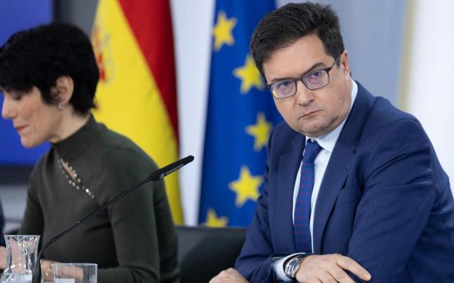 La ministra de Inclusión Seguridad Social y Migraciones, Elma Saiz, y el ministro para la Transformación Digital, Óscar López.