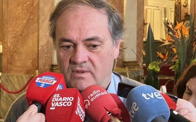 Jokin Aperribay atiende a los medios de comunicación desplazados a Roma Jokin Aperribay atiende a los medios de comunicación desplazados a Roma