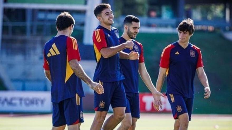 Mikel Oyarzabal, Martin Zubimendi, Mikel Merino y Robin Le Normand, en un entrenamiento. / RFEF