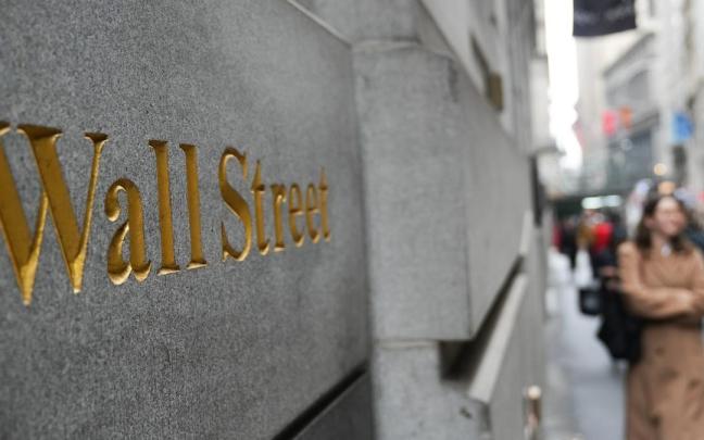 Un cartel de Wall Street en Nueva York, Estados Unidos.