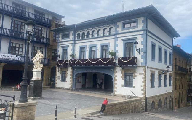 Exterior del ayuntamiento de Getaria.