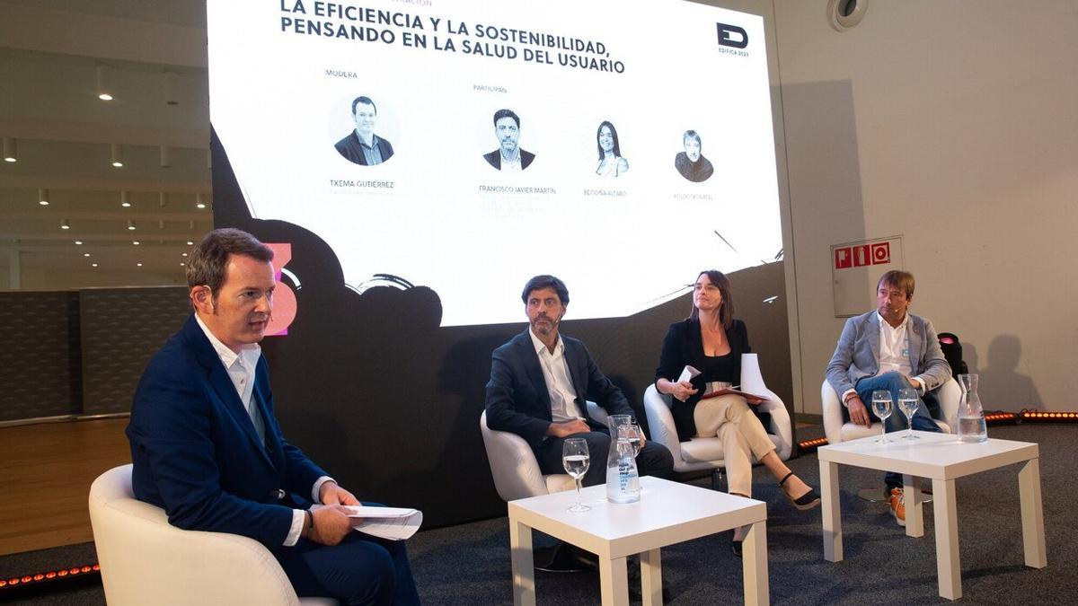 Una de las mesas redondas de la primera jornada de Edifica. Una de las mesas redondas de la primera jornada de Edifica.