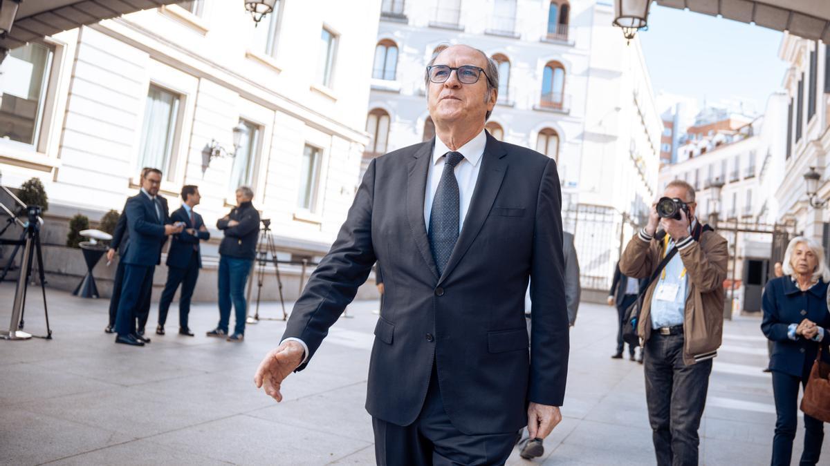 El Defensor del Pueblo, Ángel Gabilondo en su entrada al Congreso de los Diputados.