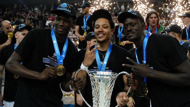 Bagayoko, Pantzar y Sylla eran anoche tres hombres felices. / MARKEL FERNÁNDEZ