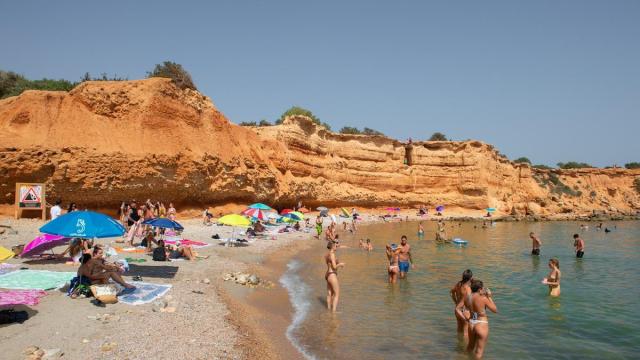 Imagen de archivo de una cala en Ibiza.