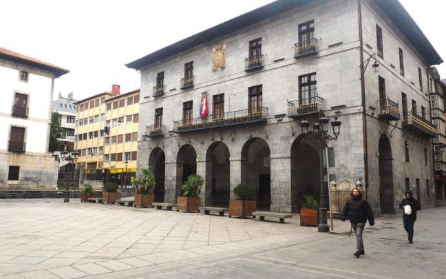 Vista exterior de la casa consistoria de Azkoitia