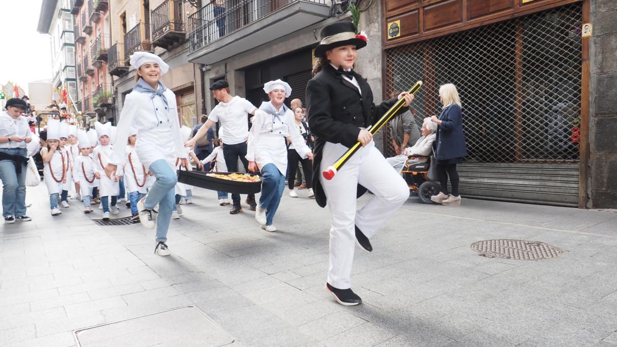 Lapicero y Paellero animarán la tamborrada con su divertida presencia a lo largo de la marcha