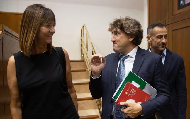 La vicelehendakari segunda, Idoia Mendia, con el secretario general del PSE, Eneko Andueza