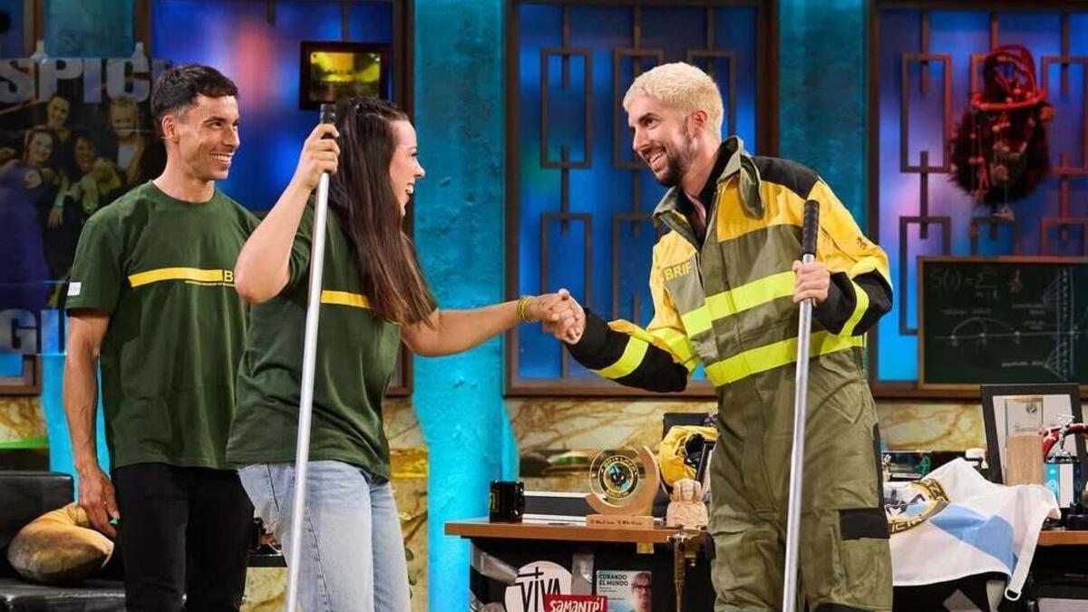 David Broncano recibe a los bomberos forestales de Ourense en 'La Revuelta'