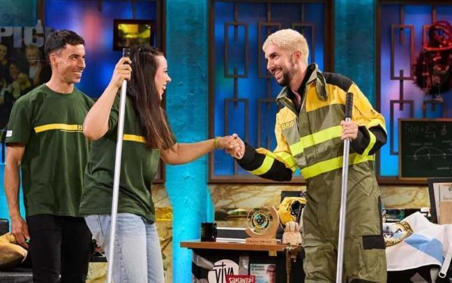 David Broncano recibe a los bomberos forestales de Ourense en 'La Revuelta'