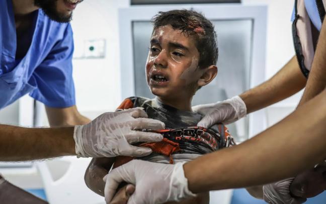 Israel mantiene sus bombardeos mientras Gaza espera la ayuda humanitaria