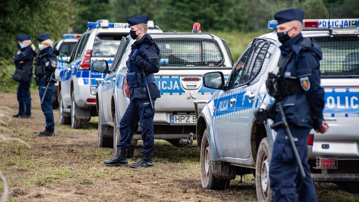 Agentes de policía polacos.