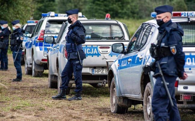 Agentes de policía polacos.