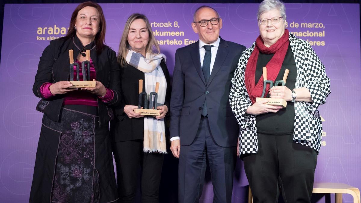 De izquierda a derecha, Pilar López, Maite Ruiz de Austri, Ramiro González y Begoña Etayo.