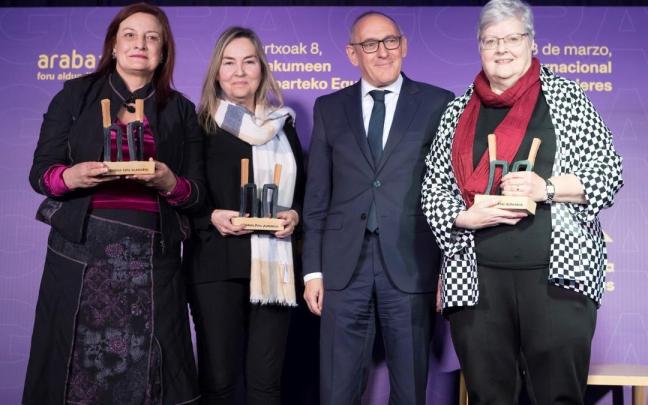 De izquierda a derecha, Pilar López, Maite Ruiz de Austri, Ramiro González y Begoña Etayo.