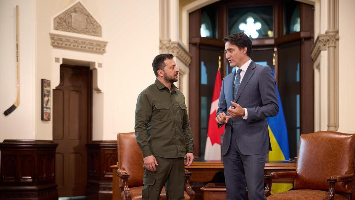 El presidente de Ucrania, Volodimir Zelenski, junto al primer ministro de Canadá, Justin Trudeau.