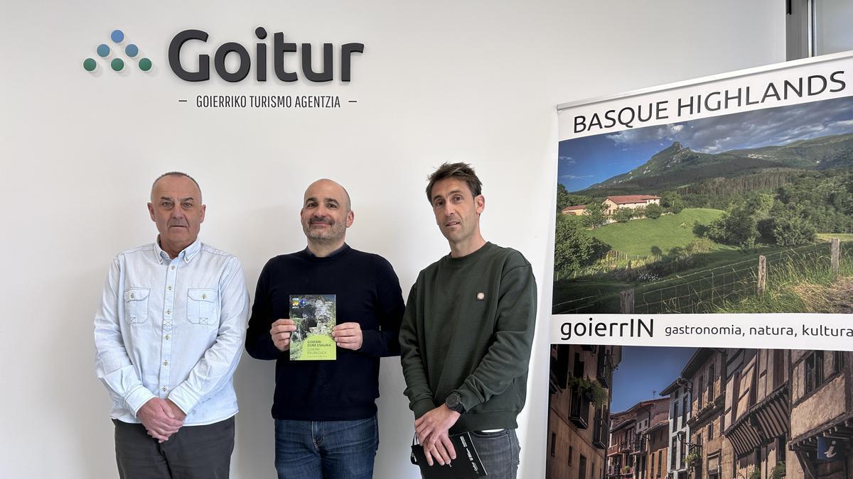 Niko Osinalde, Adur Ezerrano e Ion Ubide, de Goieki.