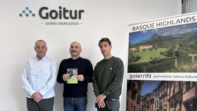 Niko Osinalde, Adur Ezerrano e Ion Ubide, de Goieki.