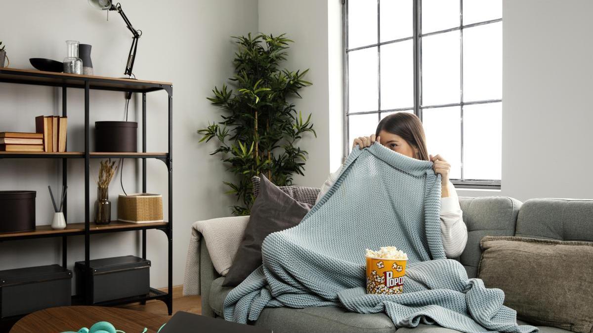 Vista frontal de una mujer