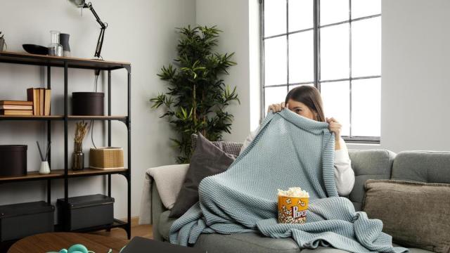 Vista frontal de una mujer