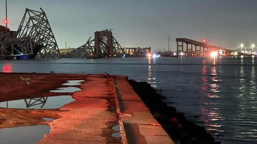 El mayor puente de Baltimore se derrumba por la colisión de un carguero