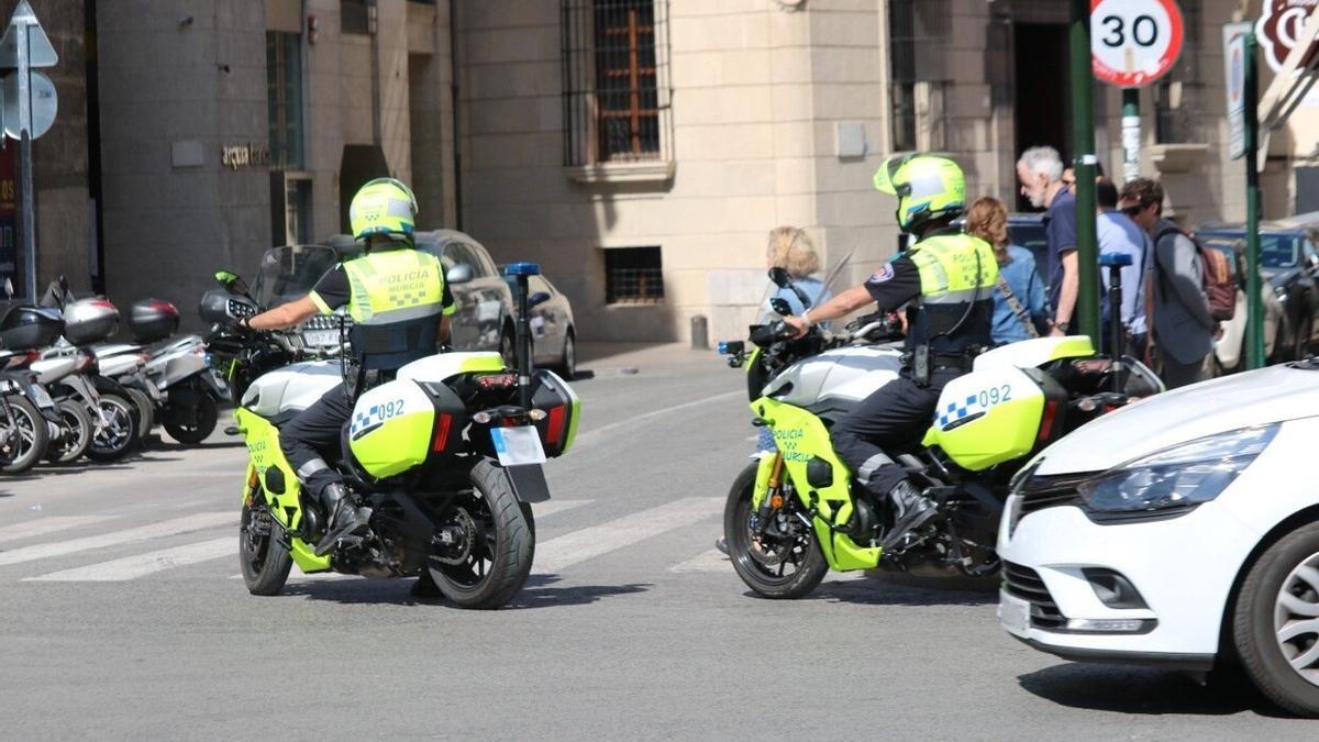 Los menores fueron detenidos poco después de denunciarse los hechos por la Policía Nacional y, tras ser puestos a disposición de la Fiscalía de Menores, quedaron en libertad con cargos.