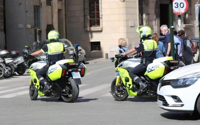 Los menores fueron detenidos poco después de denunciarse los hechos por la Policía Nacional y, tras ser puestos a disposición de la Fiscalía de Menores, quedaron en libertad con cargos.
