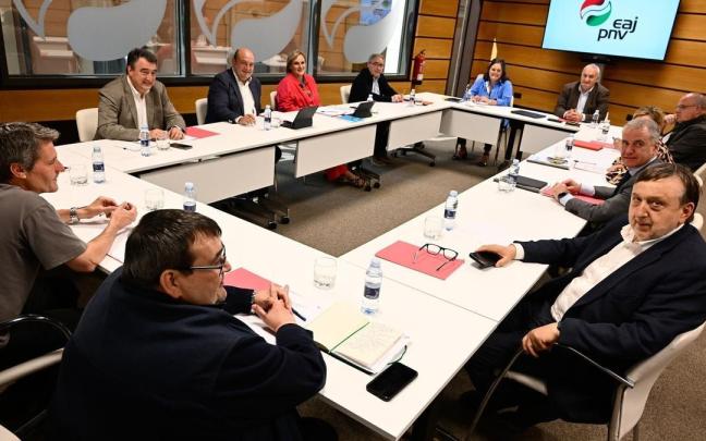 El Euzkadi Buru Batzar (EBB) del PNV, reunido ayer para analizar los resultados electorales del 28-M y el adelanto de las generales.