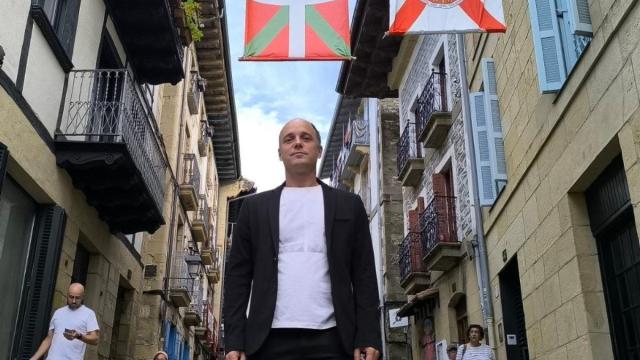 Igor Enparan en la calle Mayor de Hondarribia