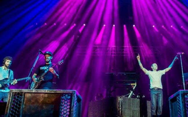 Linkin Park anuncia su regreso con nueva cantante, disco y gira.