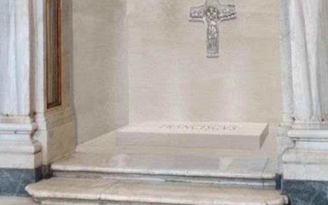 La tumba del papa Francisco en la basílica romana de Santa María La Mayor. / EFE La tumba del papa Francisco en la basílica romana de Santa María La Mayor.