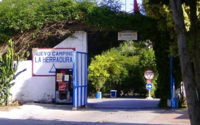 Entrada del camping Incendiado en La Herradura (Granada)