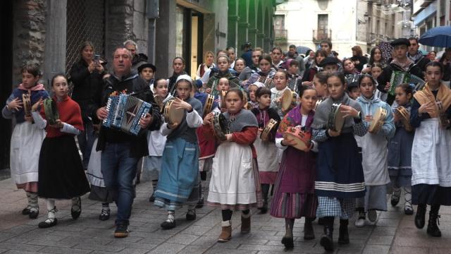 Azpeitiko Santomasetan, jai giroa aterkien azpian