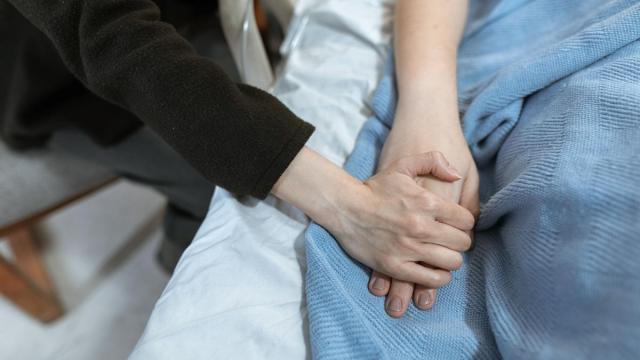 Imagen de archivo de una persona ingresada en un hospital.