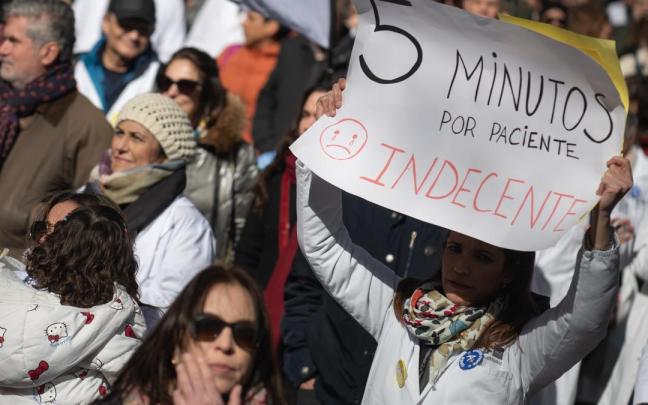 Manifestantes durante una jornada de las huelgas de los médicos.