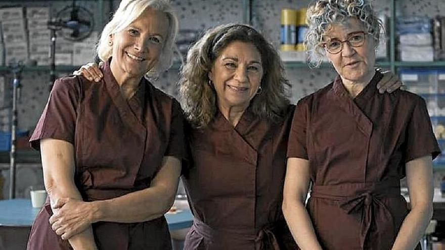 Elena Irureta, Lolita Flores y María Pujalte en ‘Las invisibles’.