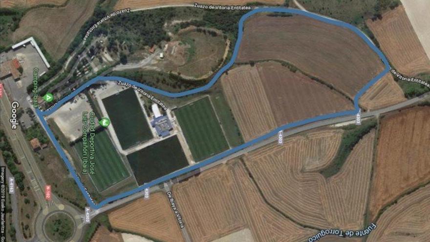 Terrenos en Zuazo por donde el Alavés quiere ampliar la ciudad deportiva de Ibaia