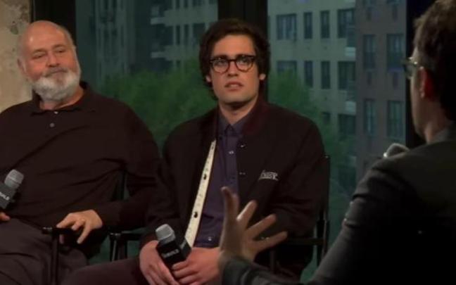 Rob Reiner, junto a su hijo Nick durante una entrevista.