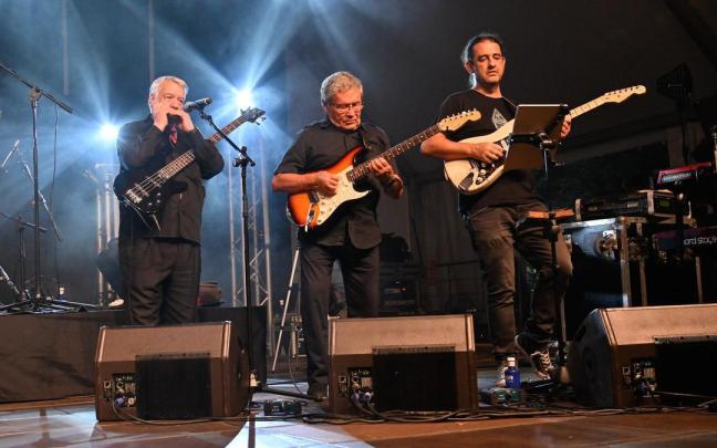 Los Pekenikes ofrecieron un guateque variado en la despedida festiva en La Pérgola