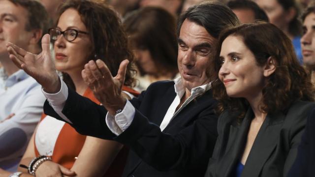 El expresidente español José María Aznar, con la presidenta de Madrid, Isabel Díaz Ayuso / Efe El expresidente español José María Aznar, con la presidenta de Madrid, Isabel Díaz Ayuso