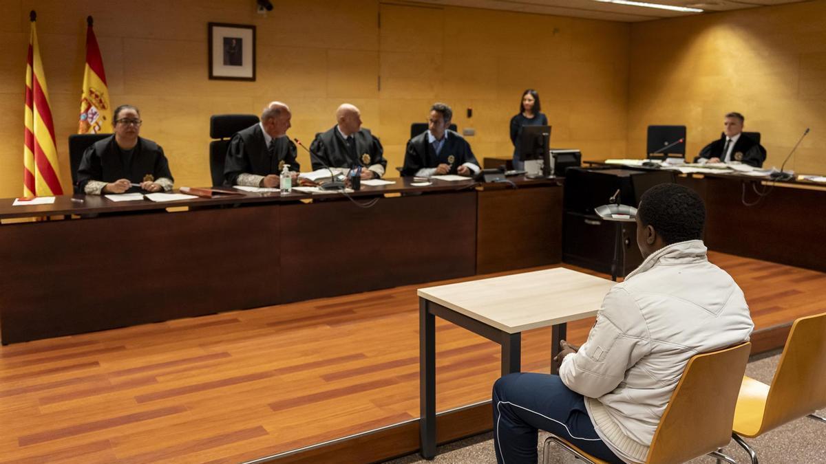 El acusado durante el juicio celebrado en Girona.