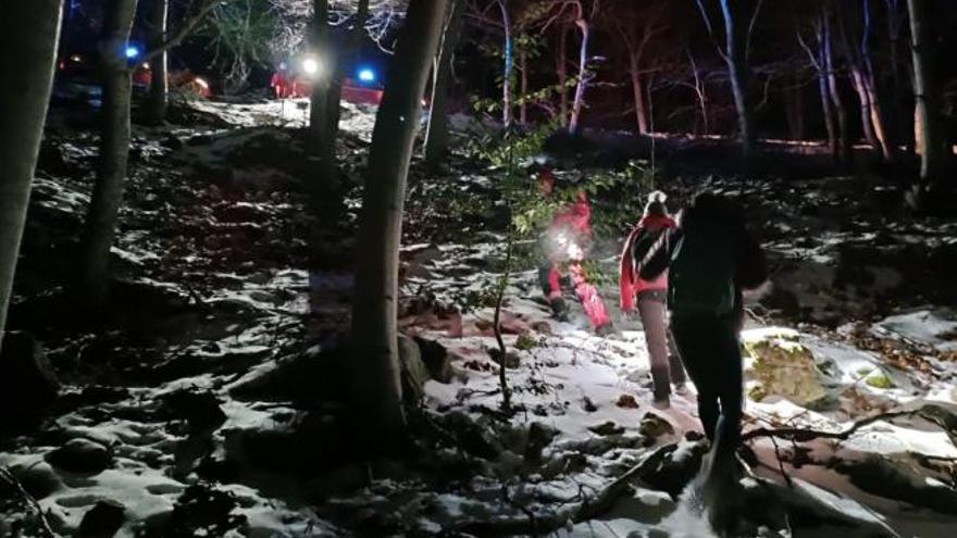 Bomberos de Zaragoza durante un rescate anterior en el Moncayo.