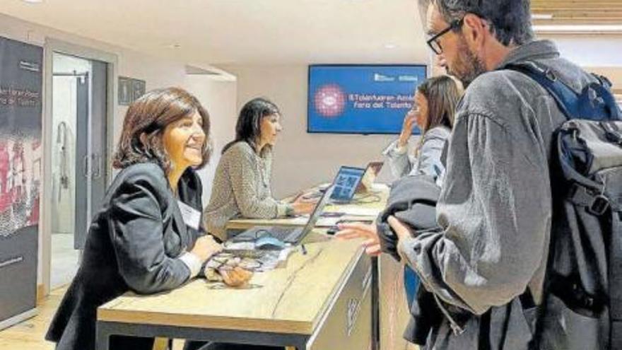 Asistentes a la III Feria del Talento, ayer en el estadio de Anoeta.