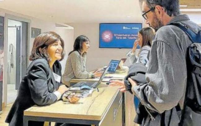 Asistentes a la III Feria del Talento, ayer en el estadio de Anoeta.