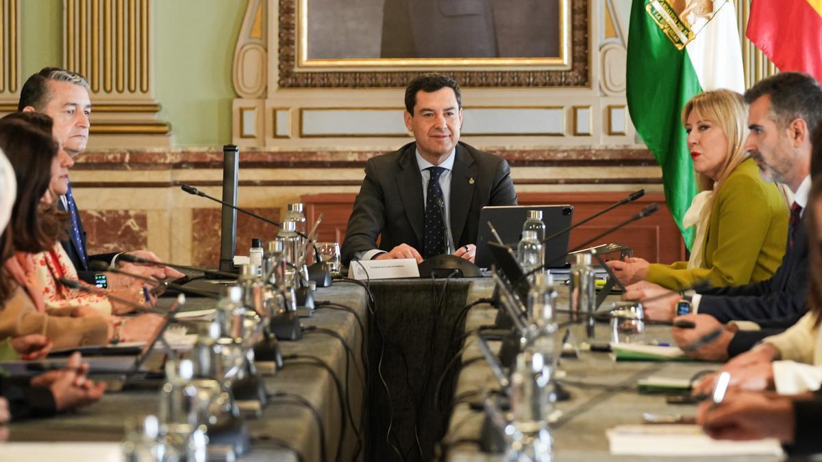 El presidente de la Junta de Andalucía, Juanma Moreno, preside en Huelva la reunión ordinaria del Consejo de Gobierno. A 18 de marzo de 2026 en Huelva (Andalucía, España). El Consejo de Gobierno de la Junta de Andalucía traslada e