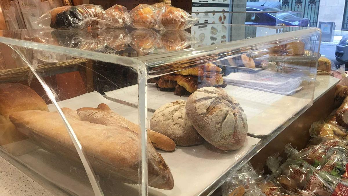 Las panaderías y pastelerías vascas alertan de la complicada situación del sector.