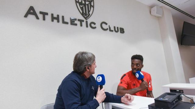 José Manuel Monje e Iñaki Williams, en las instalaciones de Lezama. José Manuel Monje e Iñaki Williams, en las instalaciones de Lezama.