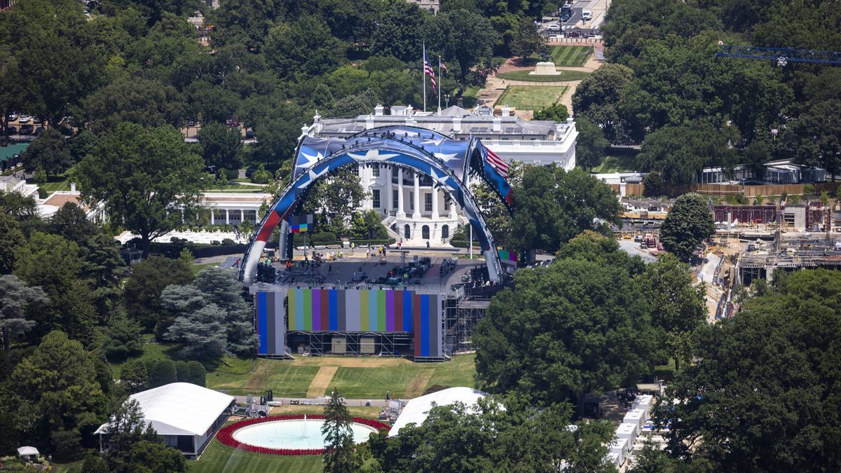 Imagen de la instalación de la infraestructura que acogerá el evento de la UFC en la Casa Blanca.