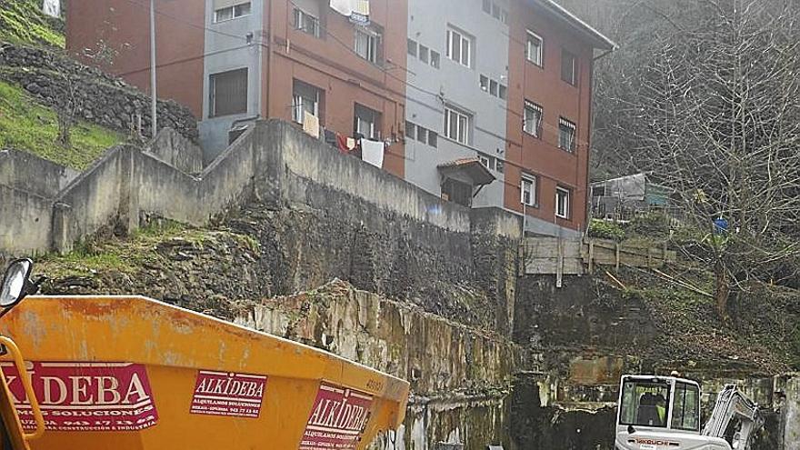 Las máquinas trabajan ya en la zona de Dentici.