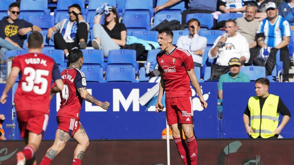 Budimir celebra el último gol de Osasuna, el que marcó el croata contra el Espanyola en Cornellà en un partido que acabó en tablas (1-1).